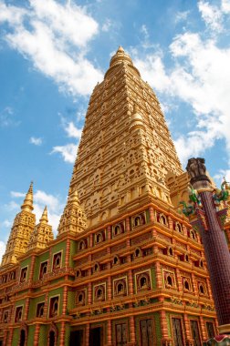 Wat Maha 'daki Altın Pagoda Wachiramongkol (Wat Bang Thong), Phang Nga, Tayland Majestik Budist Tapınağı Mimarisi