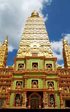 Wat Maha 'daki Altın Pagoda Wachiramongkol (Wat Bang Thong), Phang Nga, Tayland Majestik Budist Tapınağı Mimarisi