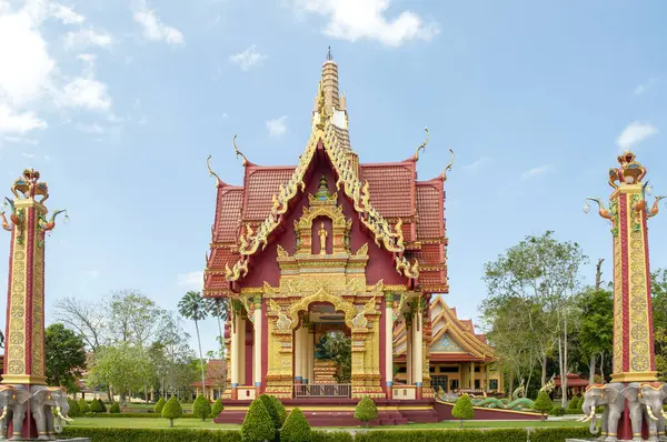 Wat Maha 'daki Altın Şapel Wachiramongkol (Wat Bang Thong), Phang Nga, Tayland Süslemesi Tayland Tapınağı Mimarisi