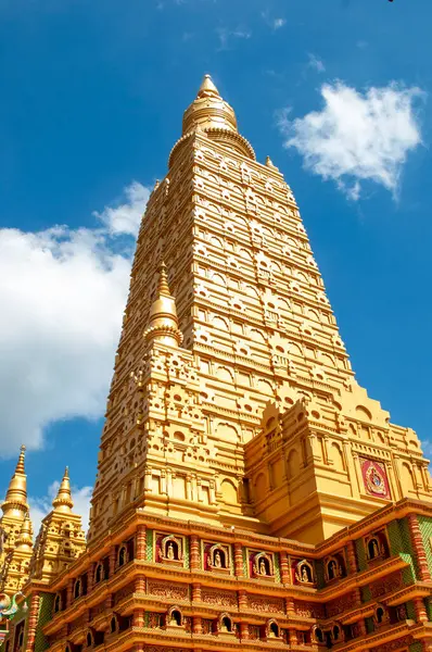 Wat Maha 'daki Altın Pagoda Wachiramongkol (Wat Bang Thong), Phang Nga, Tayland Majestik Budist Tapınağı Mimarisi