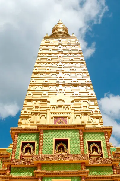 Wat Maha 'daki Altın Pagoda Wachiramongkol (Wat Bang Thong), Phang Nga, Tayland Majestik Budist Tapınağı Mimarisi