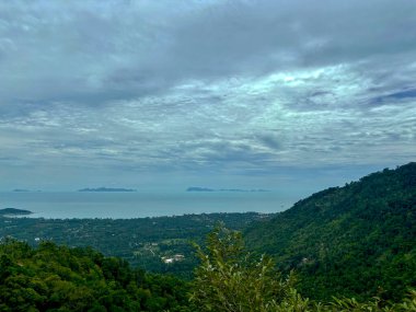 Lipa Noi Tepesinden Panoramik Manzara, Koh Samui, Tayland Okyanus Ufku ile Tropikal Ada Manzarası