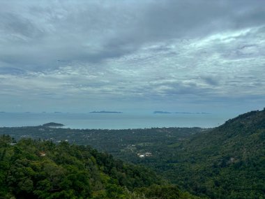 Lipa Noi Tepesinden Panoramik Manzara, Koh Samui, Tayland Okyanus Ufku ile Tropikal Ada Manzarası