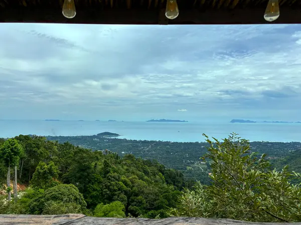 Lipa Noi Tepesinden Panoramik Manzara, Koh Samui, Tayland Okyanus Ufku ile Tropikal Ada Manzarası