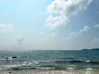 Hanuman Körfezi 'ndeki güzel tropikal plaj Koh Samui, Tayland' daki Berrak Mavi Su ve Berrak Yeşillik