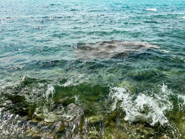 Hanuman Körfezi, Koh Samui, Tayland 'da Kristal Açık Deniz ve Canlı Mavi Gökyüzü