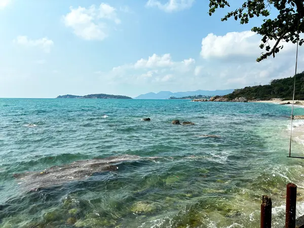 Hanuman Körfezi 'ndeki güzel tropikal plaj Koh Samui, Tayland' daki Berrak Mavi Su ve Berrak Yeşillik