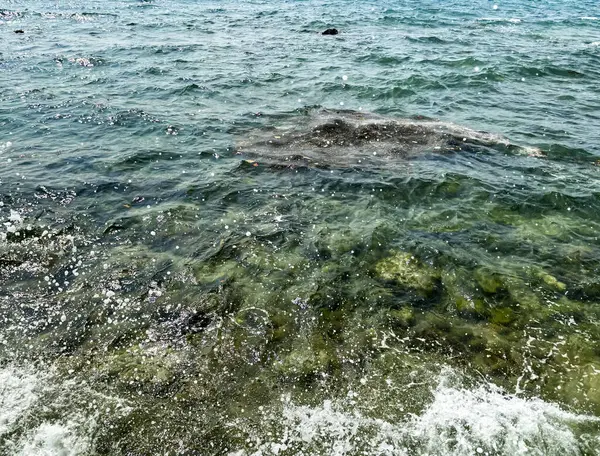 Hanuman Körfezi, Koh Samui, Tayland 'da Kristal Açık Deniz ve Canlı Mavi Gökyüzü