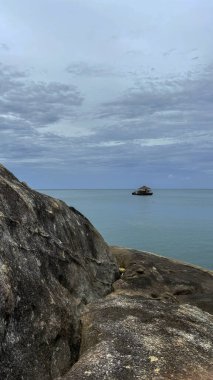 Lat Ko Viewpoint 'ten Rocky Coastline ile Panoramik Deniz Manzarası, Koh Samui, Tayland