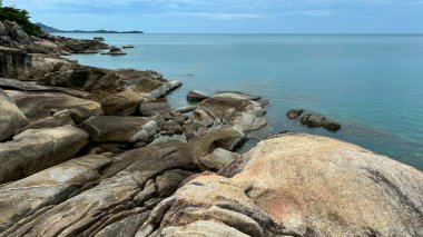 Lat Ko Viewpoint 'ten Rocky Coastline ile Panoramik Deniz Manzarası, Koh Samui, Tayland