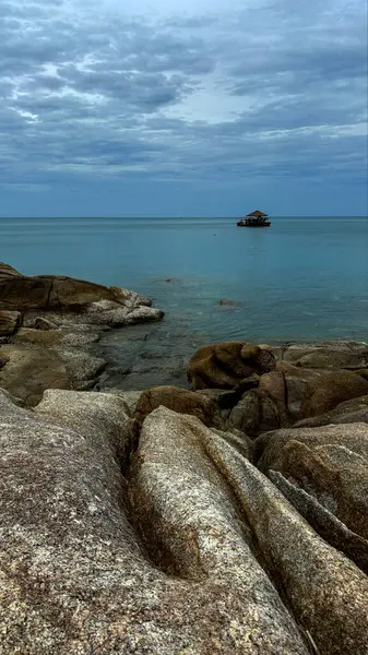 Lat Ko Viewpoint 'ten Rocky Coastline ile Panoramik Deniz Manzarası, Koh Samui, Tayland