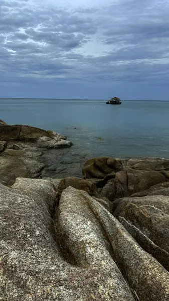 Lat Ko Viewpoint 'ten Rocky Coastline ile Panoramik Deniz Manzarası, Koh Samui, Tayland