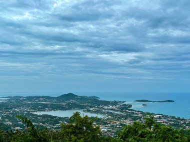 Yükseltilmiş Dağ Bakış Açısı 'ndan Tropikal Koh Samui' nin Panoramik Hava Görünümü