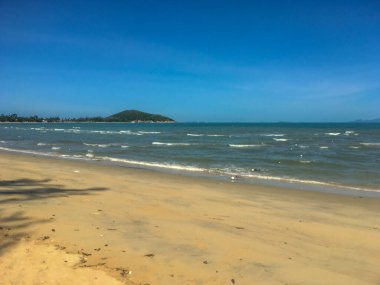 Koh Samui, Tayland 'da Beyaz Kum ve Mavi Gökyüzü ile Tropik Plaj