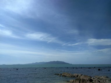 Güneşli Sahil ve Sakin Okyanus Naturism Plajı, Koh Samui, Tayland Tropikal Kıyı Cenneti