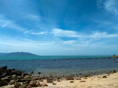 Güneşli Sahil ve Sakin Okyanus Naturism Plajı, Koh Samui, Tayland Tropikal Kıyı Cenneti