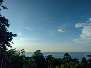Phuket, Tayland 'dan Kata Noi, Kata Yai ve Karon Plajlarının Panoramik Manzarası