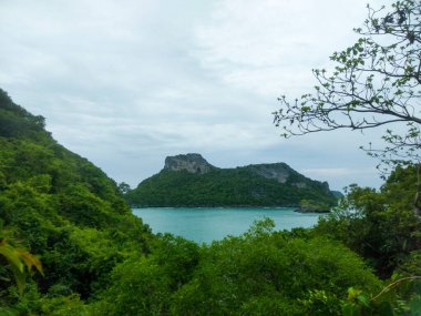 Ang Tanga Ulusal Denizcilik Parkı 'ndaki Dağ tepesinden çarpıcı deniz manzarası, Koh Samui, Tayland