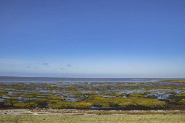 Köprüden Danimarka 'daki Romo adasına kadar gelgitte güzel bir manzara.