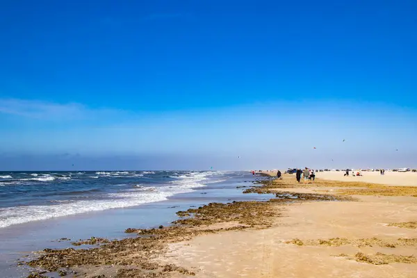 Danimarka 'nın Kuzey Denizi' nde güzel mavi denizi olan plaj