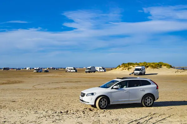 25 Eylül 2021 'de Danimarka' nın Romo adasında güzel Kuzey Denizi 'nde popüler bir kamp alanı. 