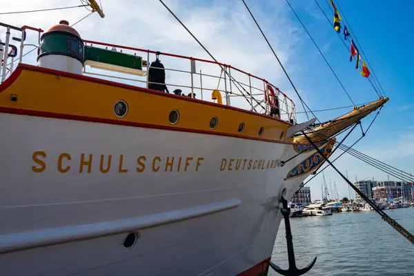 Güzel bir Alman yelkenli gemisi 2025 yılında Bremerhaven, Almanya 'nın merkezindeki New Harbor' da 13 Ağustos 2025 'te gerçekleşti.