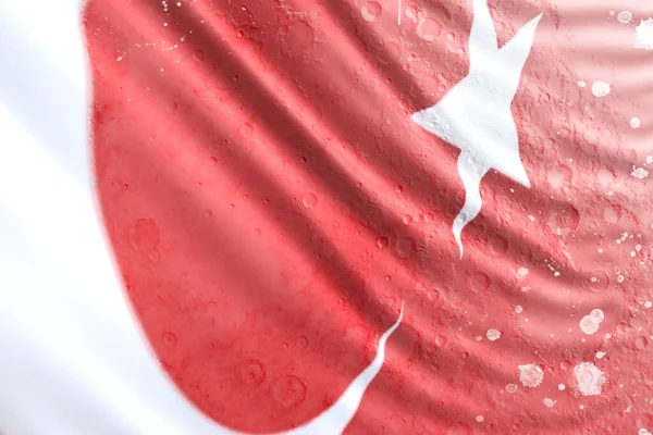 Kırmızı ve beyaz aylı Türk bayrağı
