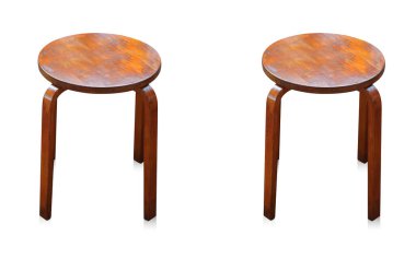 Beyaz arkaplanda iki kahverengi ahşap tabure, nesne, dekor, klasik, modern, moda, kopyalama alanı