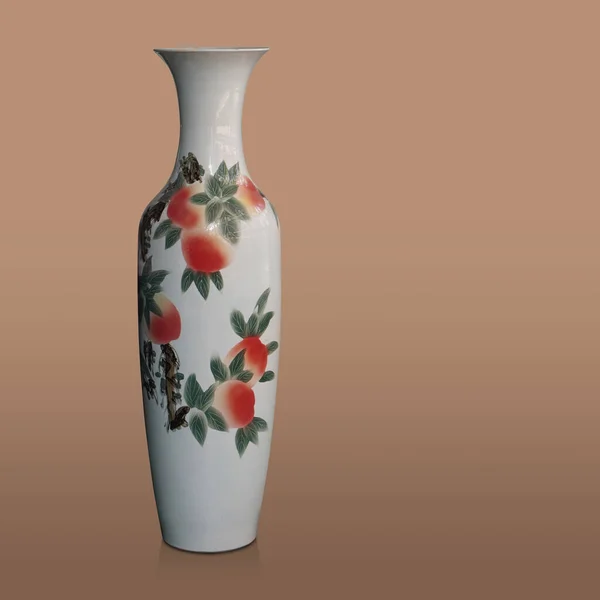 Schöne Lange Weiße Und Orangefarbene Keramikvase Auf Braunem Hintergrund Objekt — Stockfoto