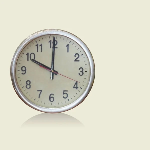 Vista Frontal Relógio Alarme Antigo Prata Branco Fundo Amarelo Objeto — Fotografia de Stock