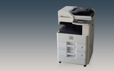 Gri ve beyaz taş zemin, teknoloji, nesne, bayrak, şablon, kopyalama alanı üzerine büyük ve uzun beyaz ve siyah yazıcı