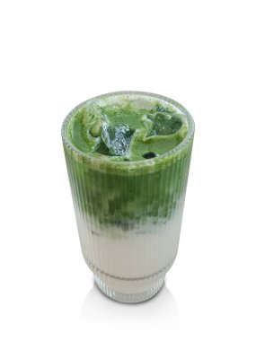 Taze kibrit yeşil çay beyaz arka planda berrak bir bardakta, içecek, sağlık, taze, serin, kopyalama alanı