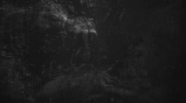 Doğal boya fırçası vuruşunun siyah duvar arkaplanı çimento ya da taş kadar eski. somut doku korku ve cadılar bayramı kavramı olarak