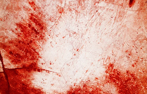 斑斑的红色油漆就像新鲜的血液 它们锯齿状的边缘造成了一种不自在感 这些污迹让人想起万圣节的恐怖 — 图库照片#