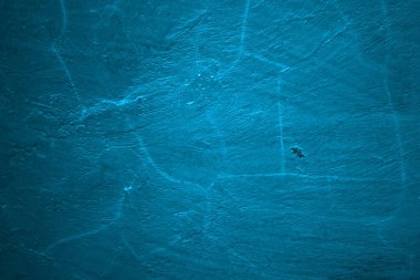 Arka plan için mavi duvar korkutucu dokusu. Koyu mavi çatlamış çimento