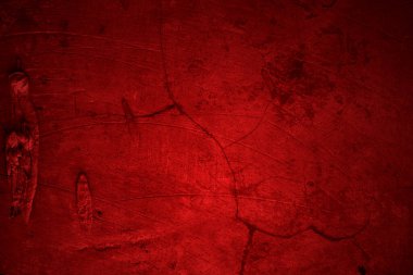 Kırmızı duvar dokusu arka plan. Arka plan için korkunç kırmızı duvar, eski püskü kan boyası ve alçı çatlakları..