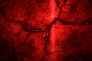 Kırmızı duvar dokusu arka plan. Arka plan için korkunç kırmızı duvar, eski püskü kan boyası ve alçı çatlakları..