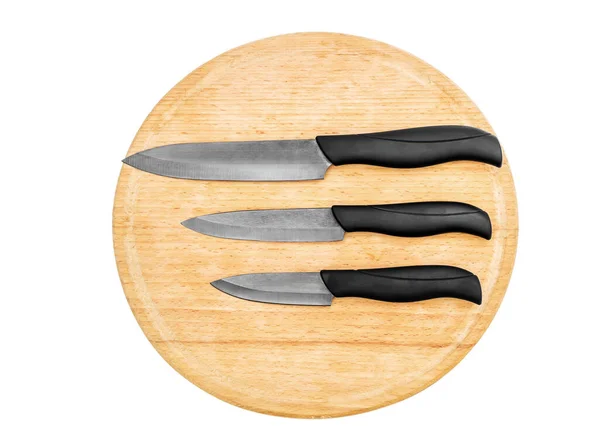 Три Кухонні Ножі Обробній Дошці Ізольовані Білому Вид Зверху — стокове фото