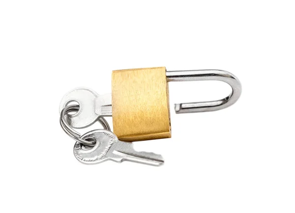 白い背景に鍵が隔離されたゴールデンロック — ストック写真