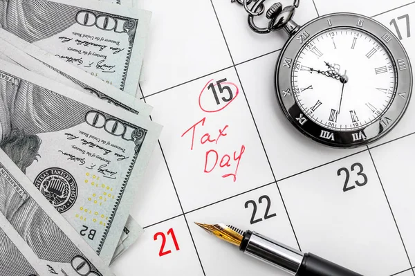 Prazo Pagamento Conceito Imposto Dia Imposto Escrito Calendário Dinheiro Caneta — Fotografia de Stock