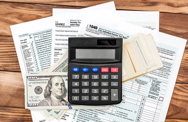 Calculadora Con Dinero Formularios Impuestos Vista Superior Concepto Fiscal — Foto de Stock