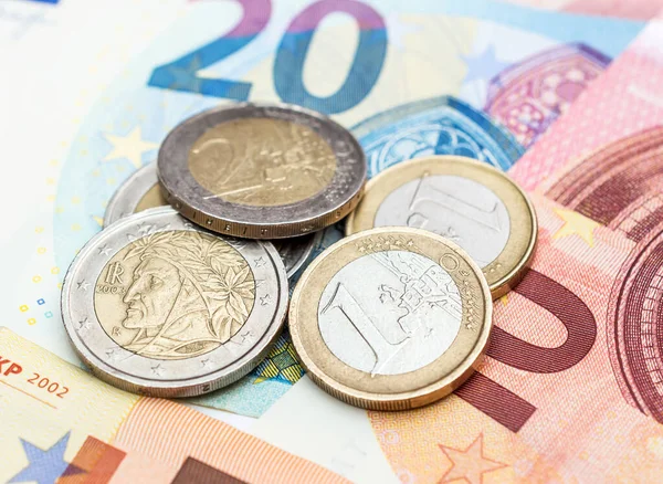 Monedas Euros Billetes Euro Cerca Concepto Empresarial — Foto de Stock