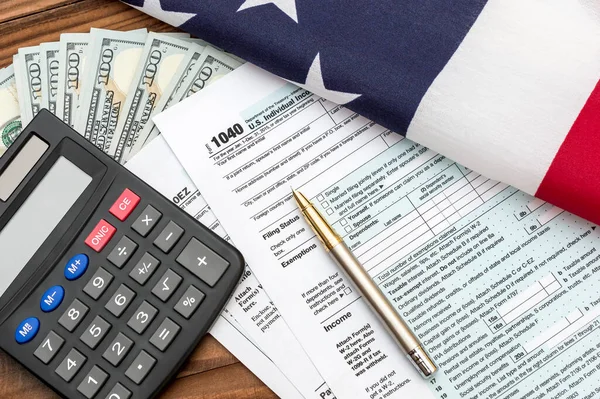 Formulários Fiscais Com Caneta Calculadora Dinheiro Bandeira Americana Mesa — Fotografia de Stock