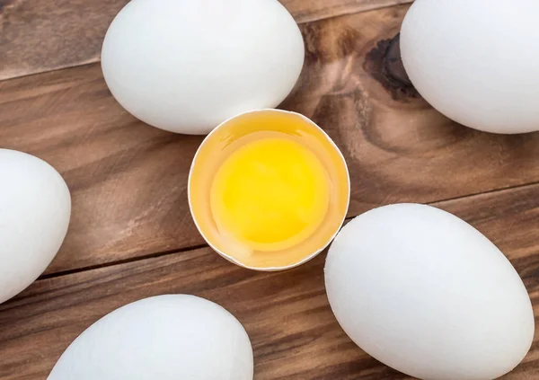 Gebroken Hele Eieren Tafel Bovenaanzicht — Stockfoto
