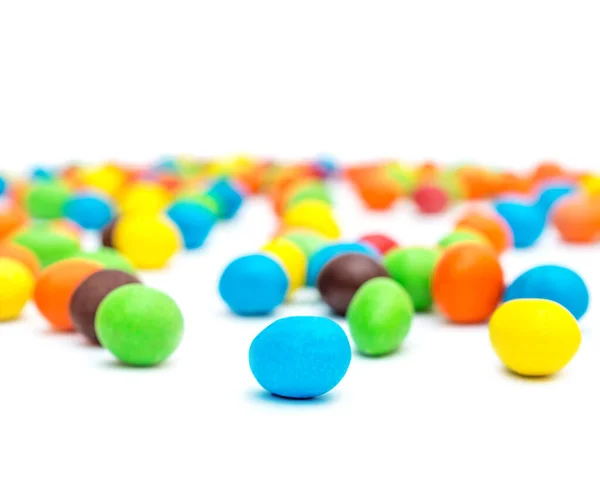 Beyaz Üzerine Renkli Yuvarlak Şekerler Kapat — Stok fotoğraf