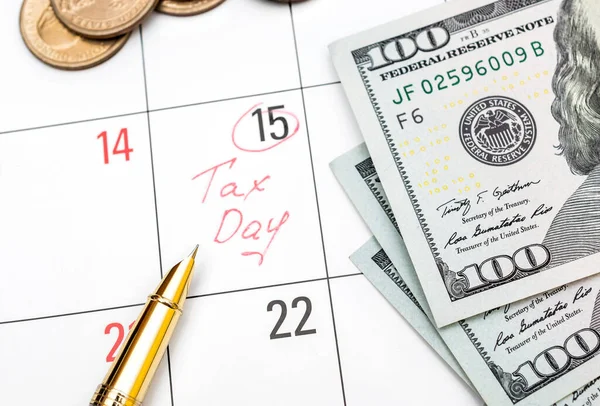 Geld Und Stift Auf Dem Kalender Steuerkonzept Ansicht Von Oben — Stockfoto