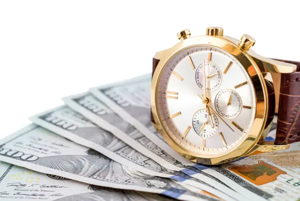 Armbanduhr Auf Dem Geld Isoliert Auf Weiß Nahaufnahme — Stockfoto