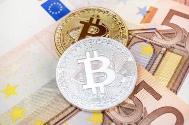 Avro arka planında iki bitcoin para. İş konsepti.