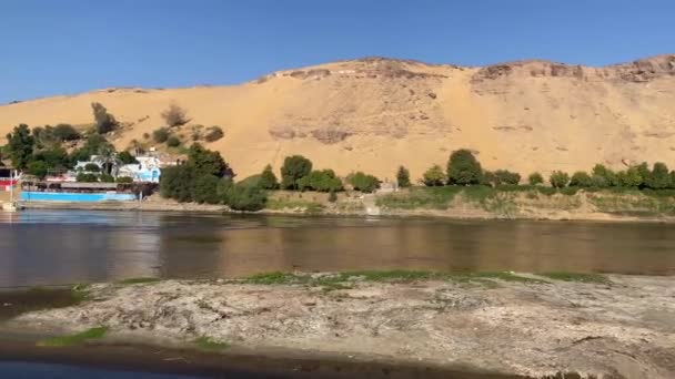 Small Traditional Old Local Village Egypt Sorrounded Dunes Sand River — Stock Video