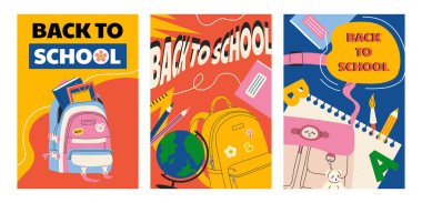 Renkli okul posterleri. Sırt çantaları, okul malzemeleri, ders kitabı, kalem ve dünya. Eğitim, öğrenme ve eğitim. Bilgi Günü 'nde. Çizgi film düz vektör koleksiyonu beyaz arkaplanda izole edildi